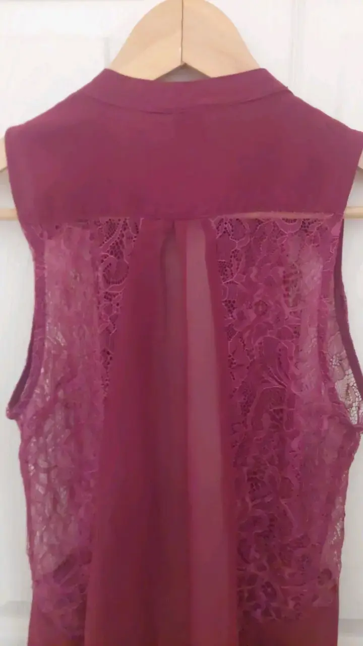 Blusa sin mangas de encaje rojo vino - 5