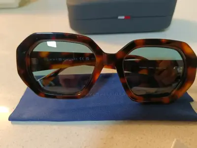 Gafas de Sol Tommy Hilfiger Tortoise - miniatura 2