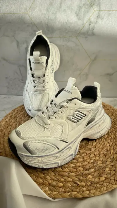 Zapatillas deportivas blancas - miniatura 2