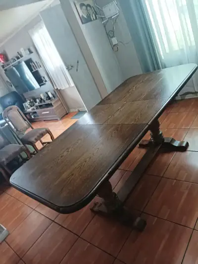 Mesa de comedor de madera con 6 sillas - miniatura 4