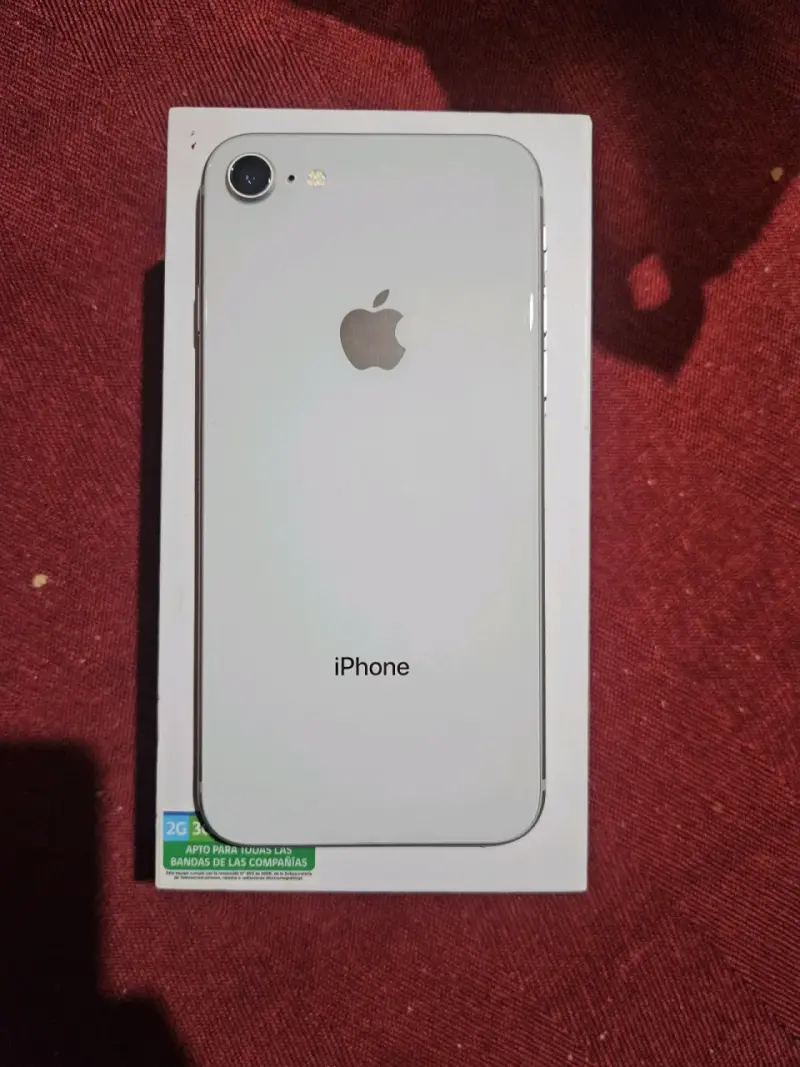 iPhone 8 en buen estado con caja original - 1