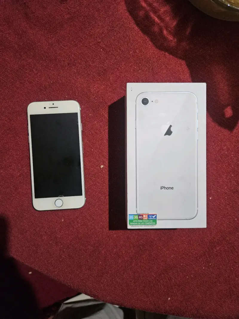 iPhone 8 en buen estado con caja original - 2