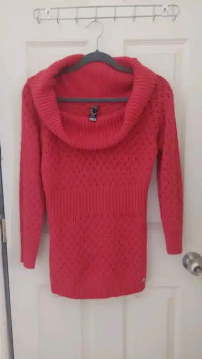 Suéter fucsia de punto con cuello alto - miniatura 1