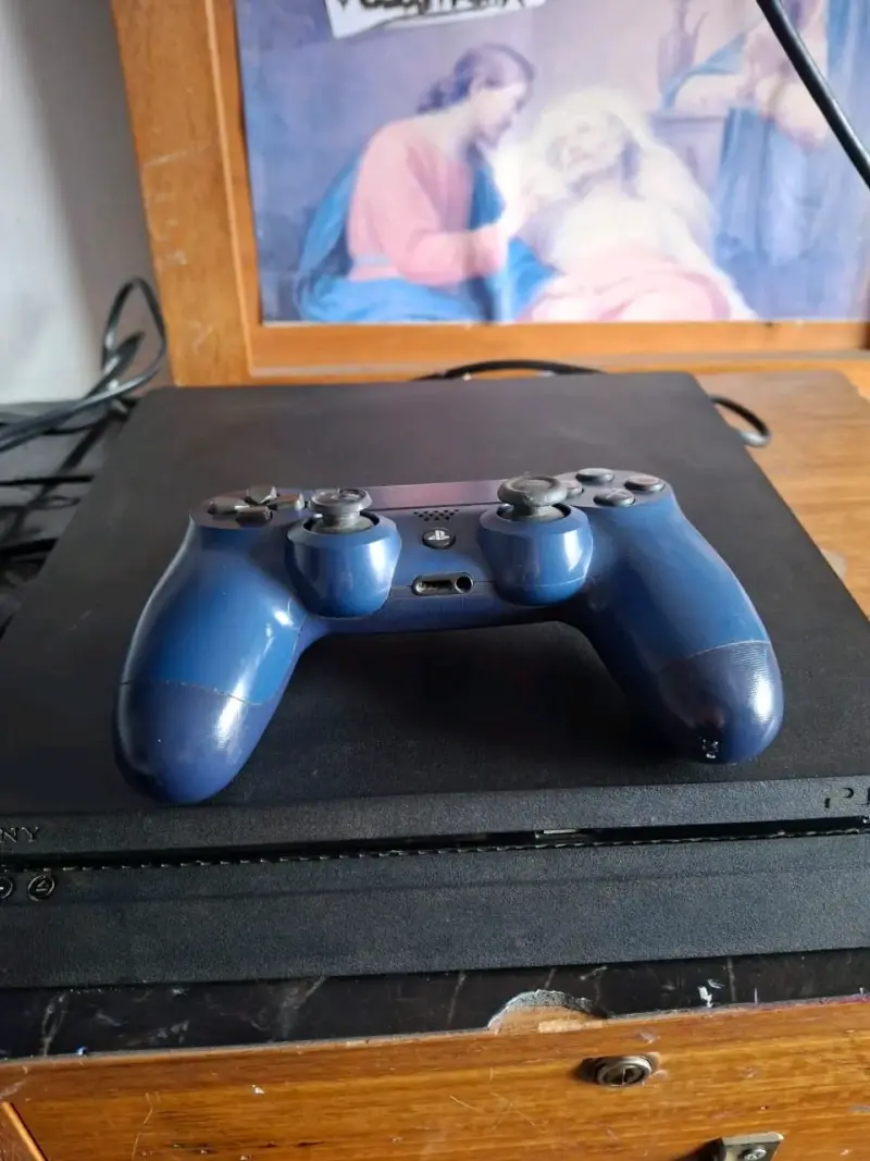 PS4 Slim 1tb + Mando Original + GTA V y NFS - 3