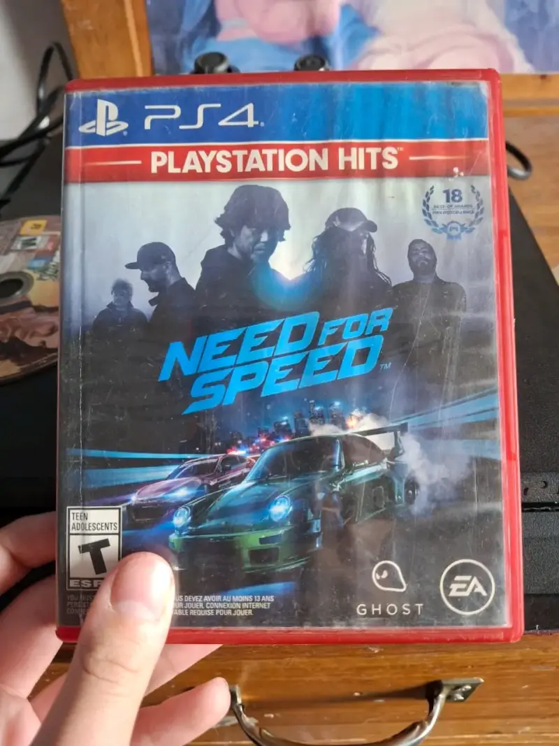 PS4 Slim 1tb + Mando Original + GTA V y NFS - 5