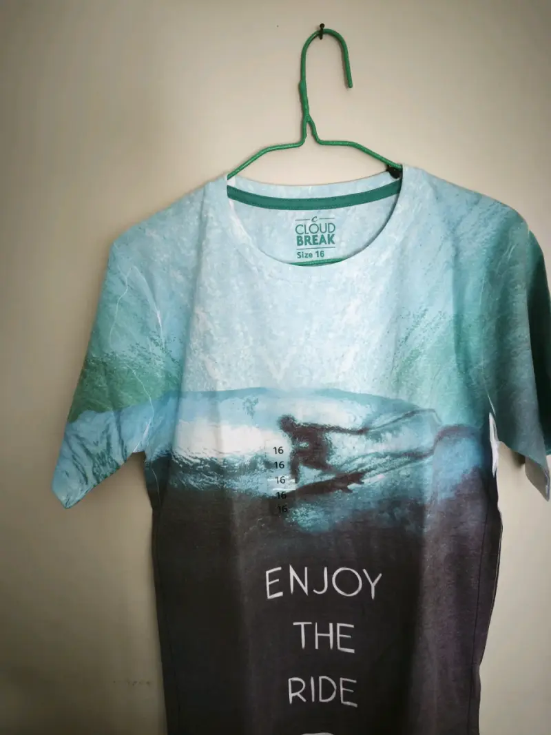 Polera Cloud Break surfista talla 16