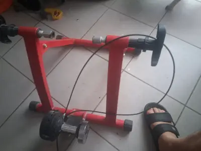 Rodillo de entrenamiento para bicicleta rojo - miniatura 1