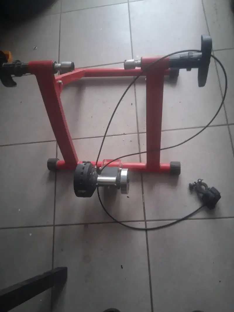 Rodillo de entrenamiento para bicicleta rojo - 3
