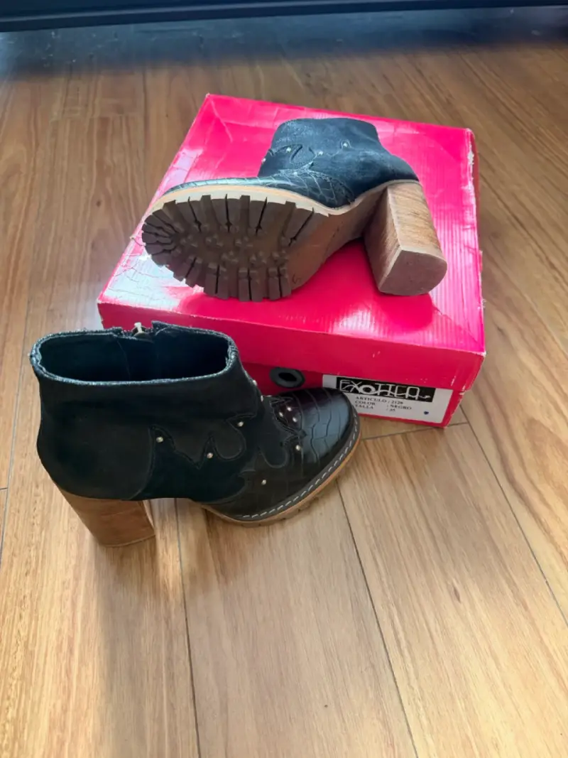 Botines de cuero negro con tacón Exótica - 4
