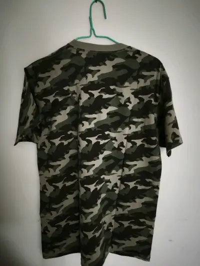Polera camuflada para hombre ComfortBlend - miniatura 2