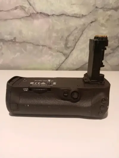 Empuñadura de batería Canon BG-E20 para cámaras EOS - miniatura 3
