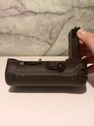 Empuñadura de batería Canon BG-E20 para cámaras EOS - miniatura 5