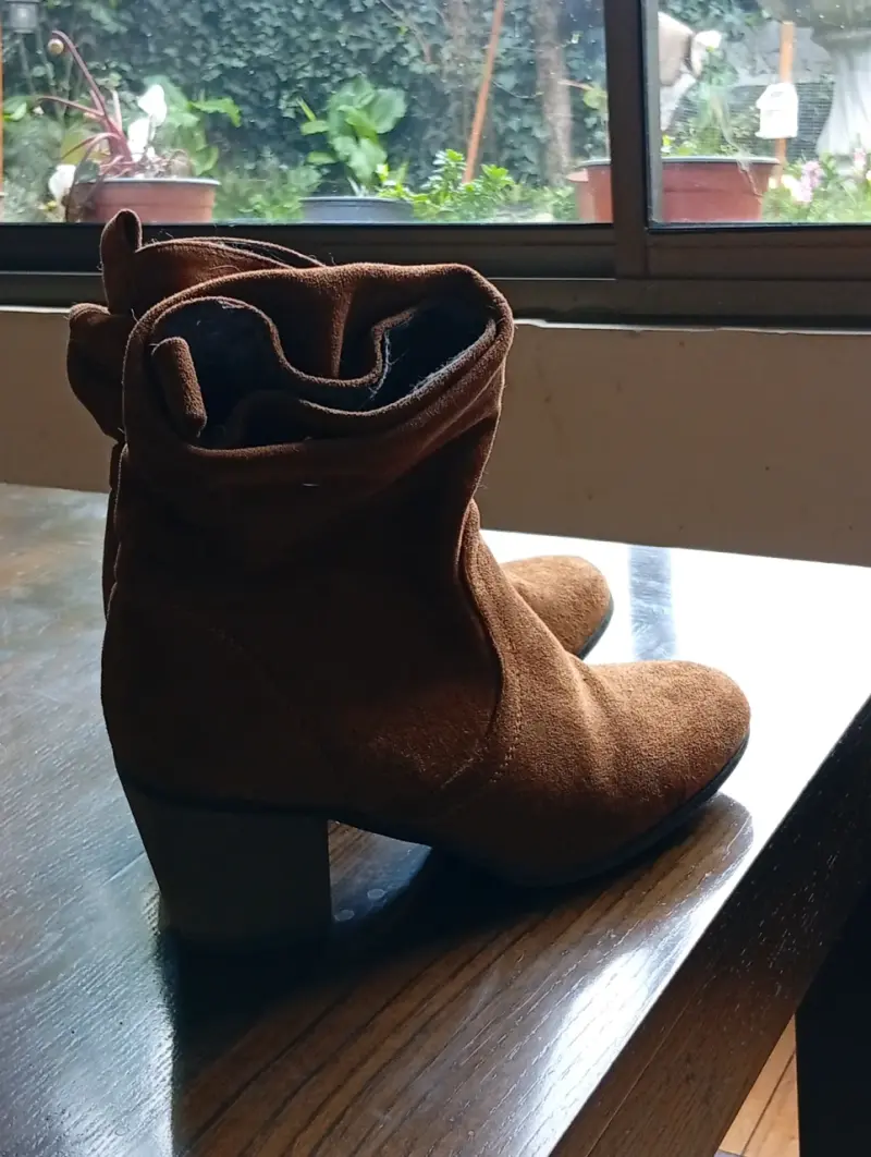 Botines de gamuza marrón con tacón medio - 2