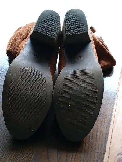 Botines de gamuza marrón con tacón medio - miniatura 3