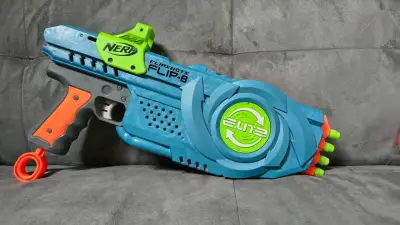 Lanzador Nerf Elite Flip-8 azul y verde - miniatura 1
