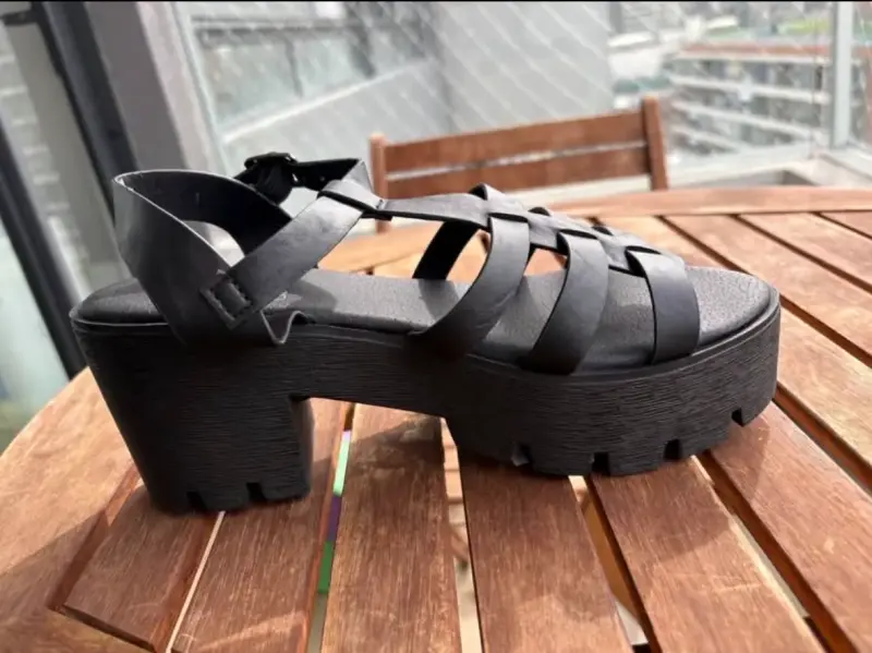 Sandalias negras de plataforma Gotta - 2