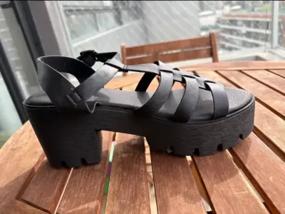 Sandalias negras de plataforma Gotta - miniatura 2