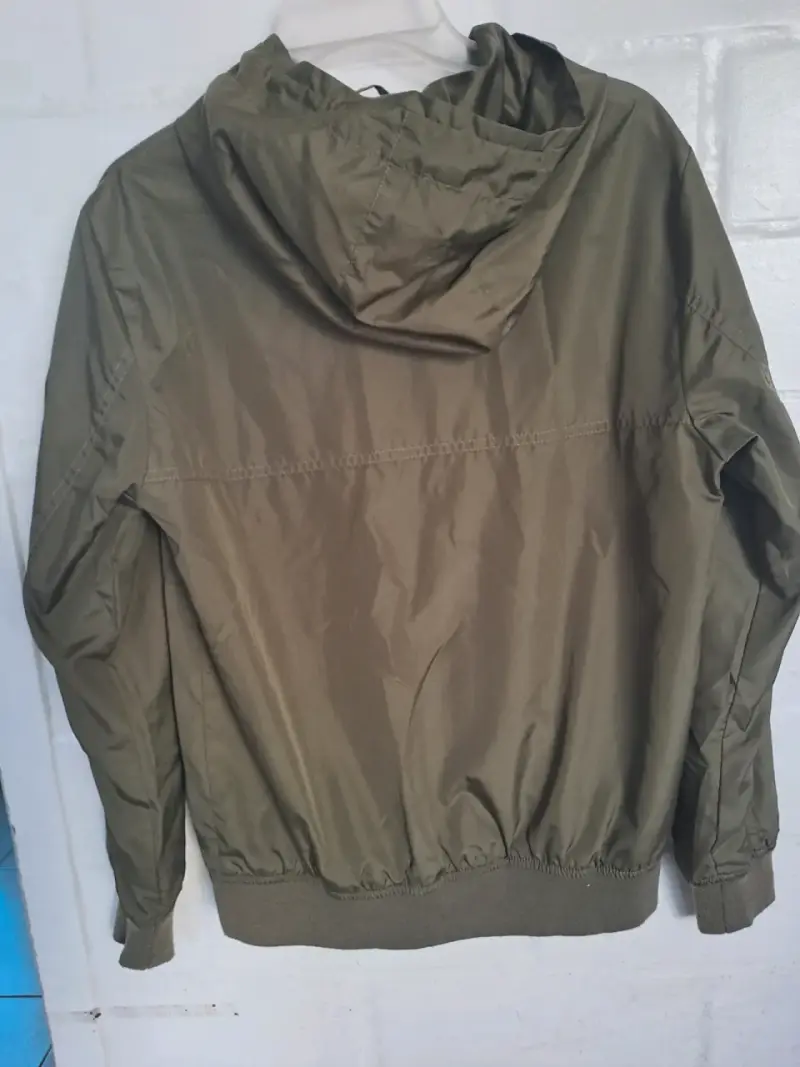 Chaqueta unisex verde oliva con gorro - 2