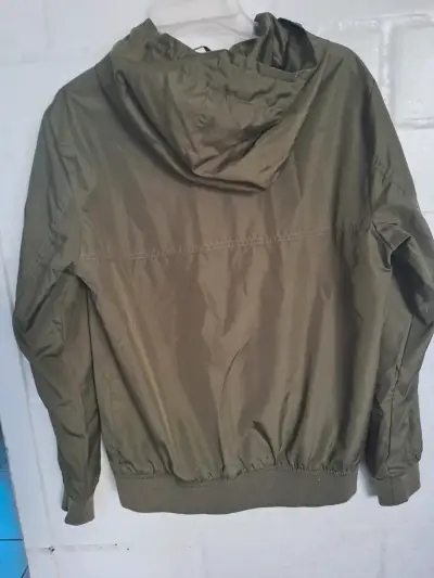 Chaqueta unisex verde oliva con gorro - miniatura 2