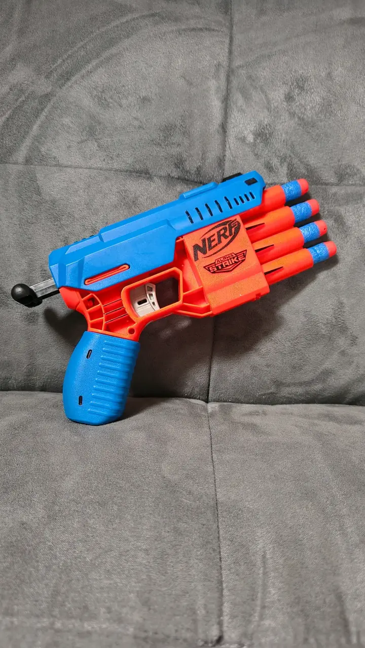 Pistola Nerf Alpha Strike azul y roja