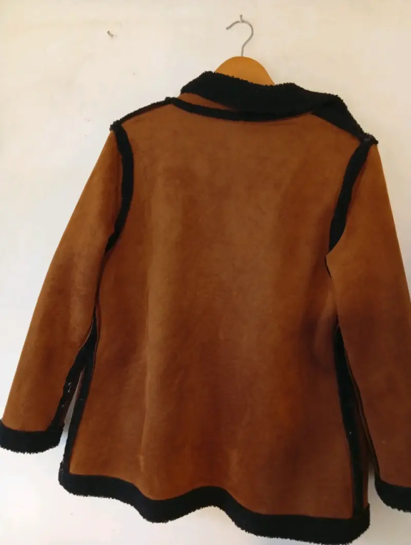 Chaqueta de invierno marrón con forro negro - 2