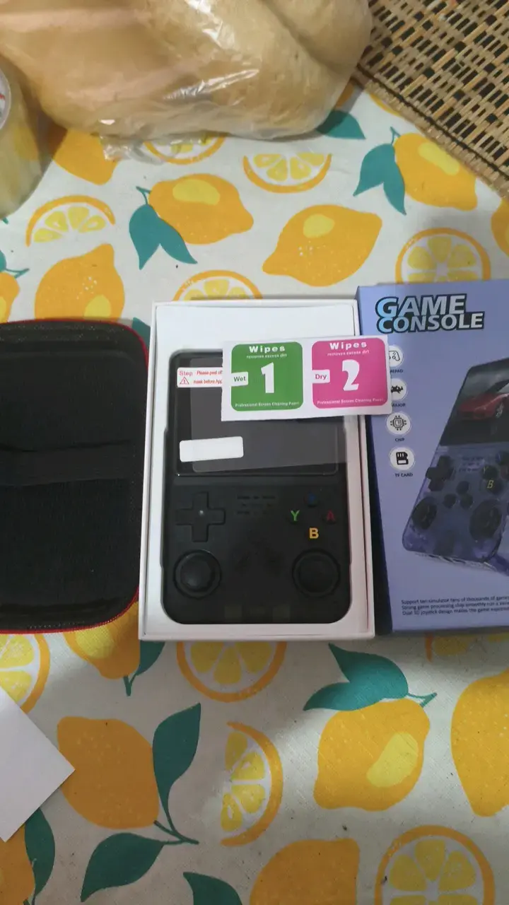 Consola de Juegos Portátil R36S con Estuche - 2