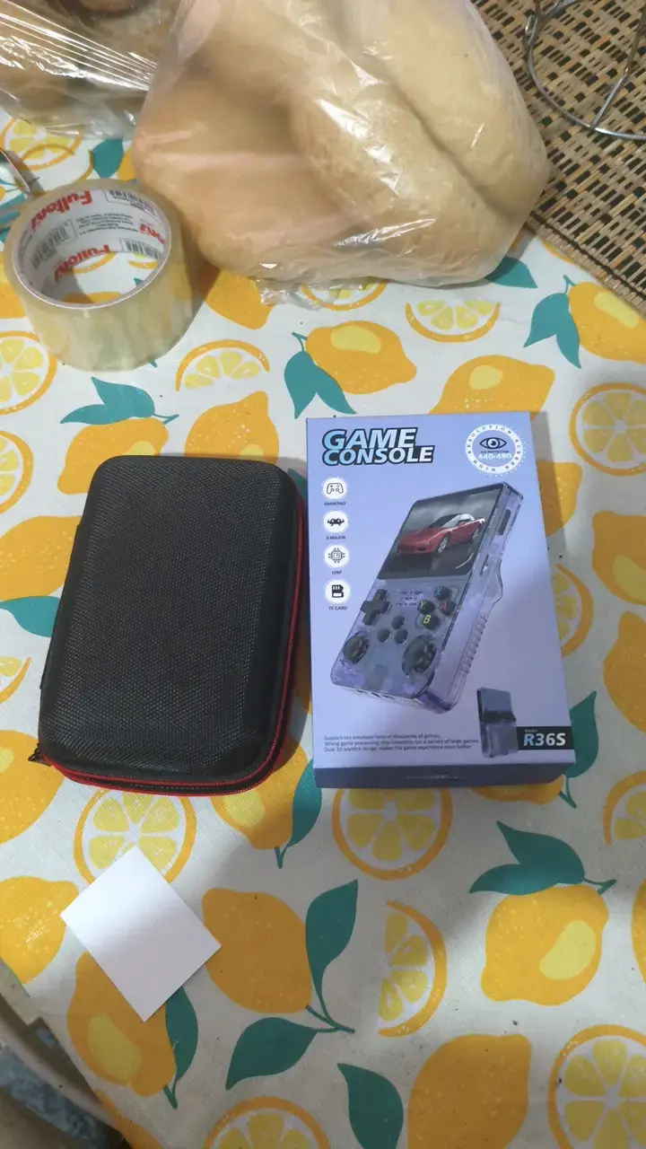 Consola de Juegos Portátil R36S con Estuche - 3