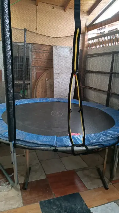 Trampolín con red de seguridad para niños - miniatura 1