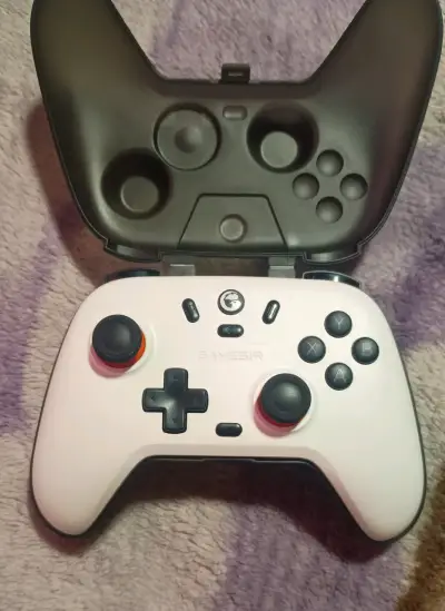 Control inalámbrico GameSir blanco con estuche - miniatura 2