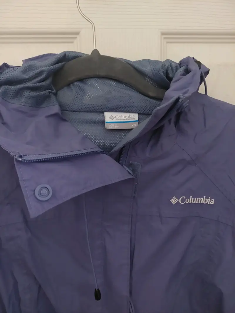 Chaqueta impermeable Columbia azul con capucha - 2