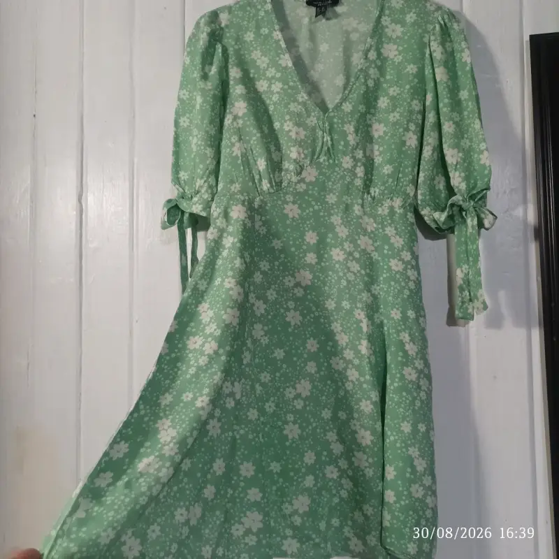 Vestido floral verde con mangas abullonadas - 2