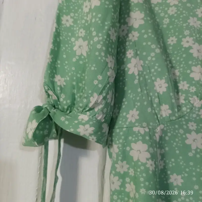 Vestido floral verde con mangas abullonadas - 3