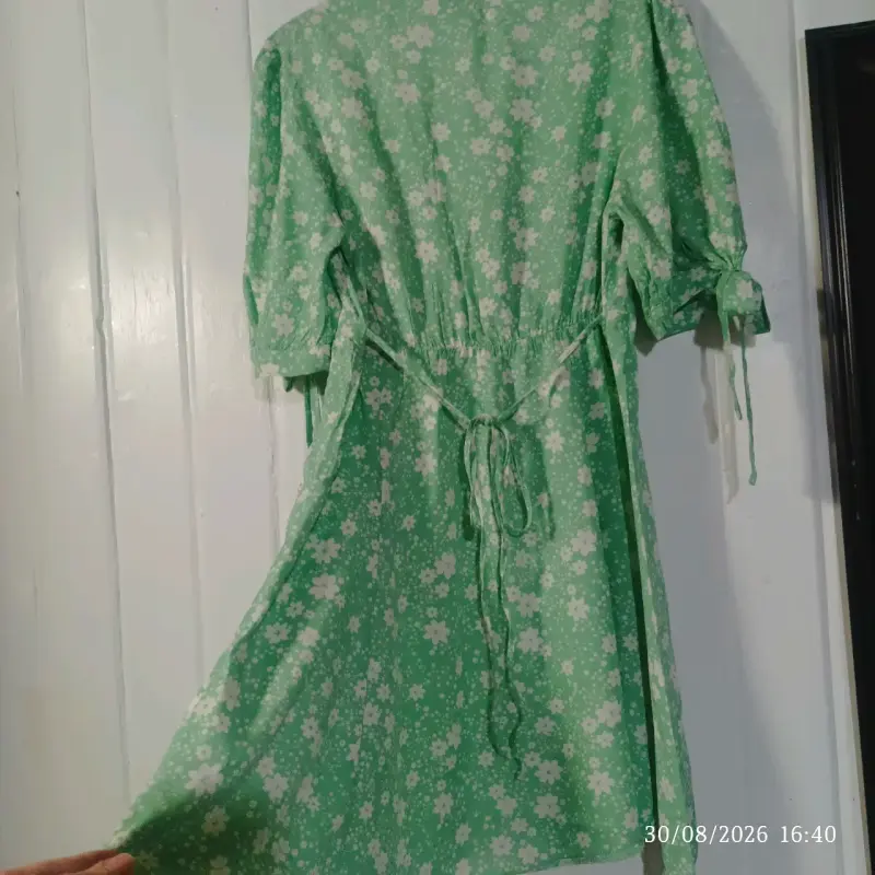 Vestido floral verde con mangas abullonadas - 4