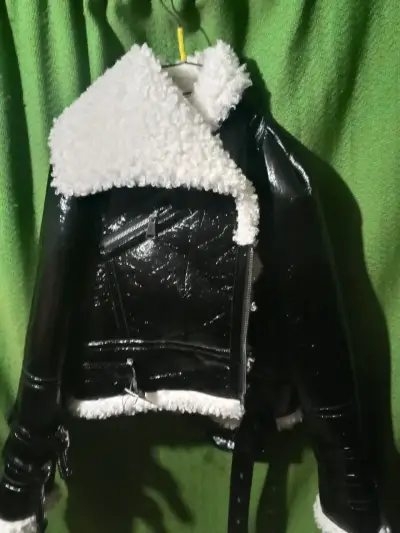 Chaqueta de cuero sintético con forro de lana - miniatura 1
