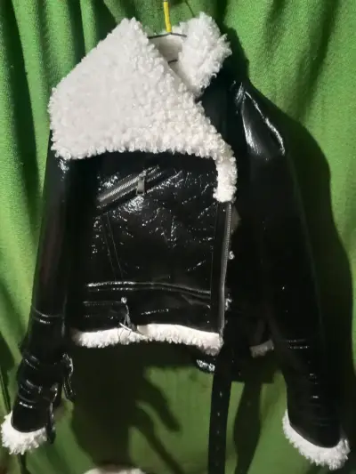 Chaqueta de cuero sintético con forro de lana - miniatura 2
