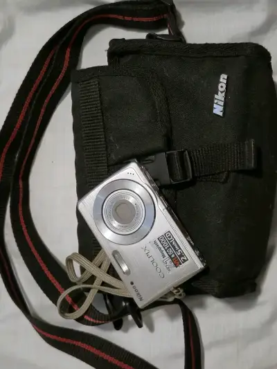 Cámara digital Nikon Coolpix 7.1 MP sin cargador - miniatura 2