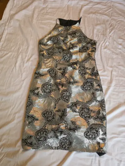 Vestido de fiesta Calvin Klein plateado con encaje - miniatura 2
