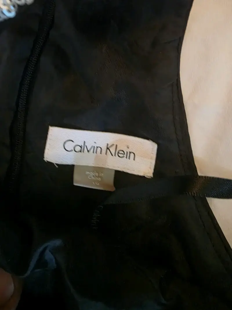 Vestido de fiesta Calvin Klein plateado con encaje - 4