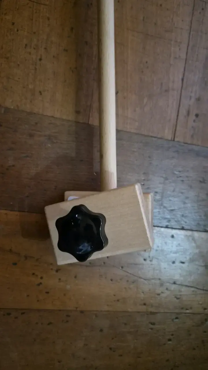 Soporte ajustable de madera para guagua - 2