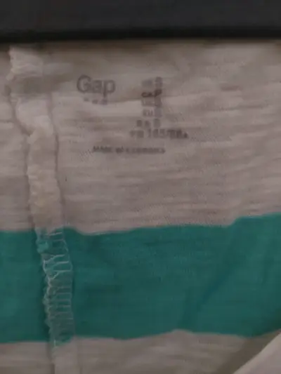 Polera sin mangas a rayas Gap para mujer - miniatura 2