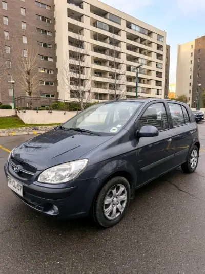 Hyundai Getz 2010 en buen estado - miniatura 3
