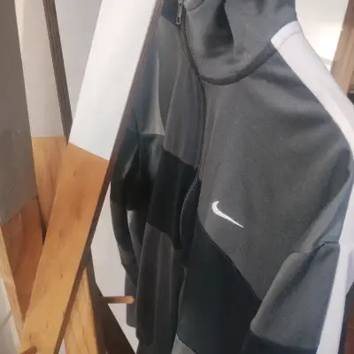 Chaqueta deportiva Nike gris con cierre - miniatura 5