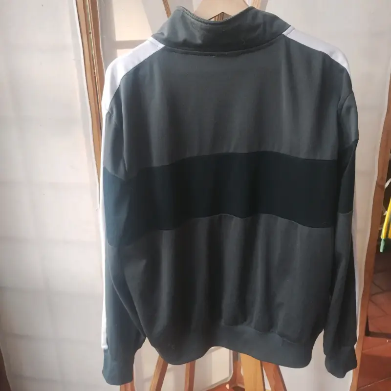 Chaqueta deportiva Nike gris con cierre - 6