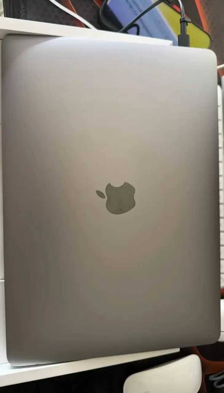 MacBook Pro 13” M2 con touchbar - 2