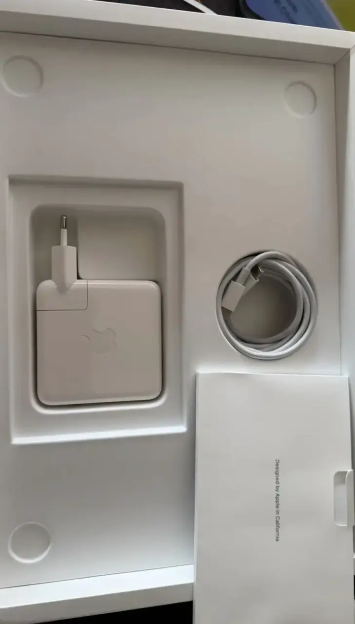 MacBook Pro 13” M2 con touchbar - 3