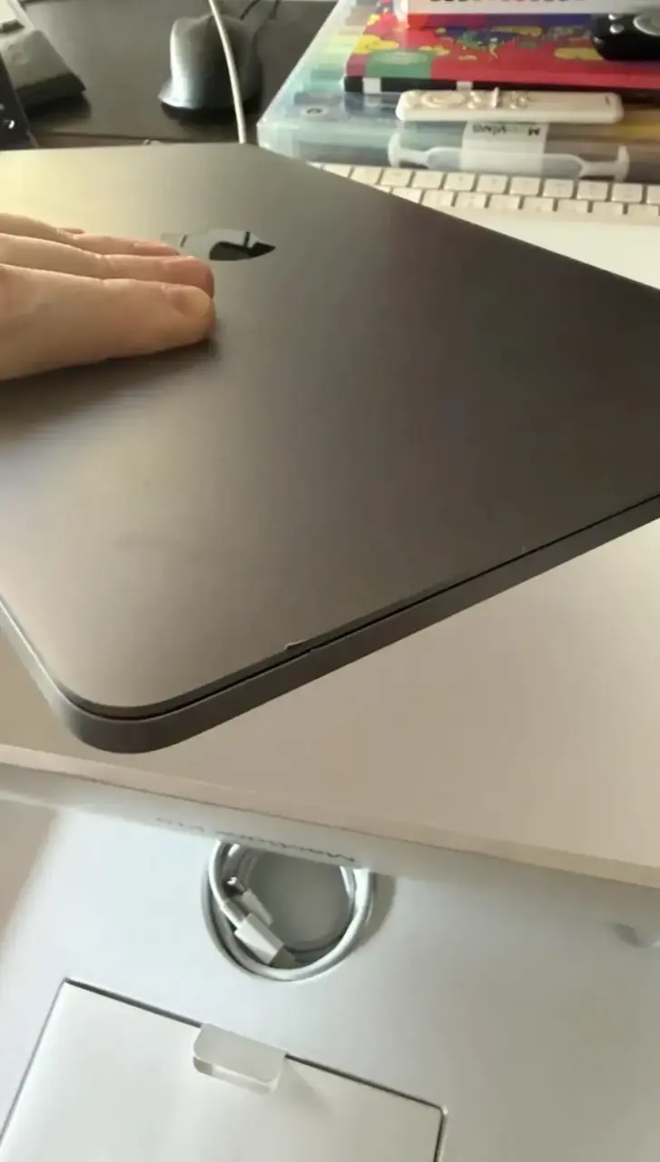 MacBook Pro 13” M2 con touchbar - 4