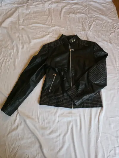 Chaqueta exclusiva de cuero negro La Isabela - miniatura 2