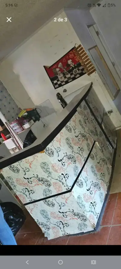 Mostrador de madera con diseño decorativo - miniatura 2
