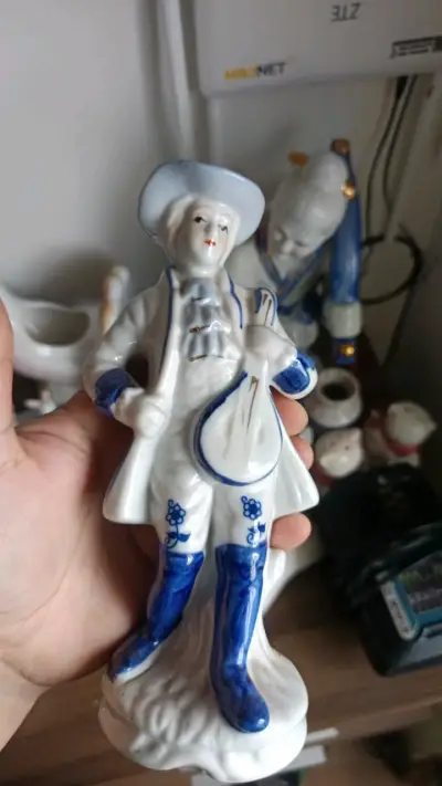 Figura de porcelana decorativa estilo vintage - miniatura 2