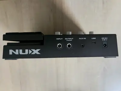 Pedalera de guitarra NUX MG-300 con pedal - miniatura 2